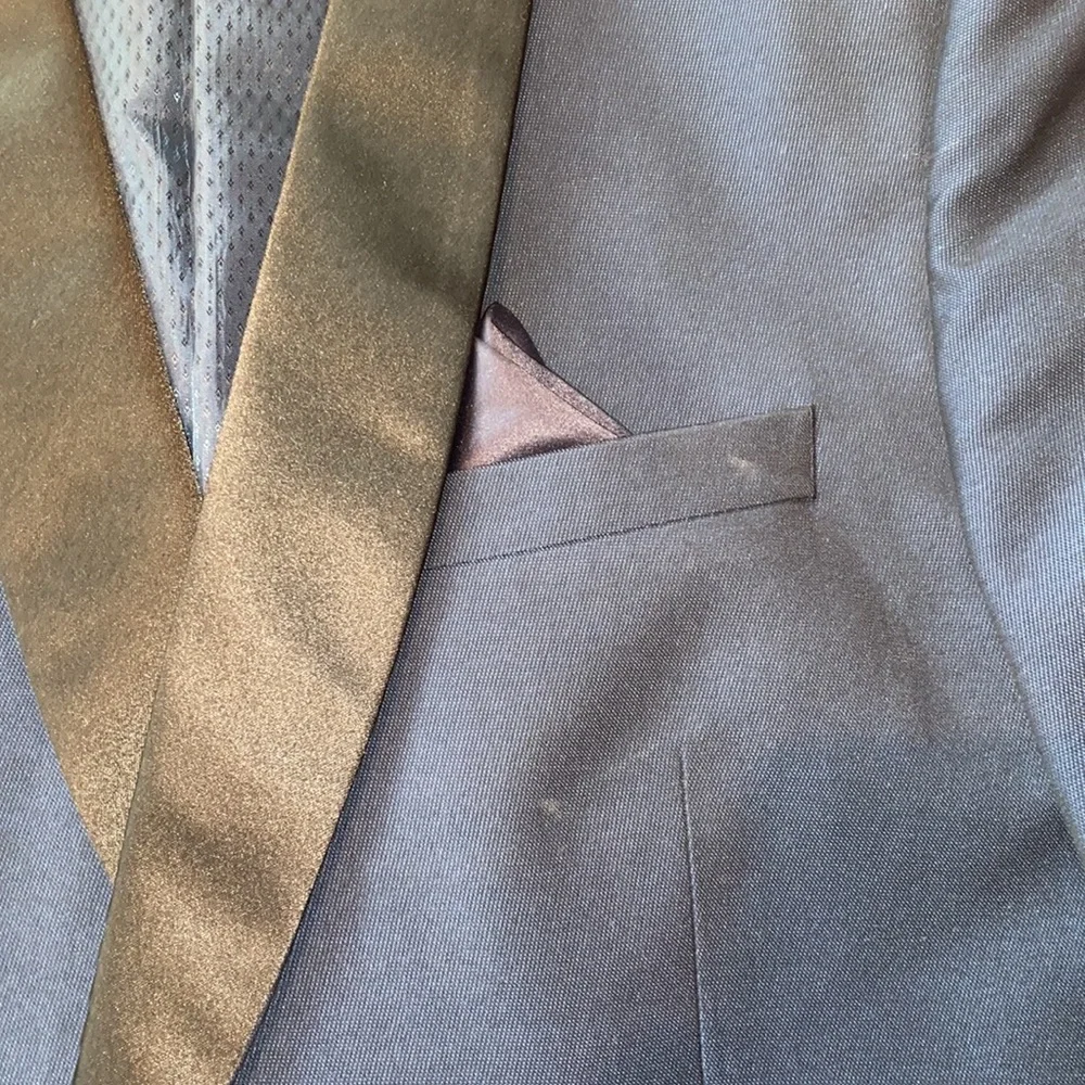 Suit - Picture 2 of 4